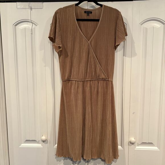 New‎ Look Gold Pleated Dress Size 1X - Picture 1 of 9